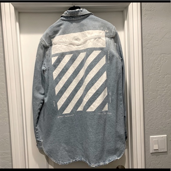 Off-White Men’s Denim Jacket Temperature 2018 - Picture 3 of 10